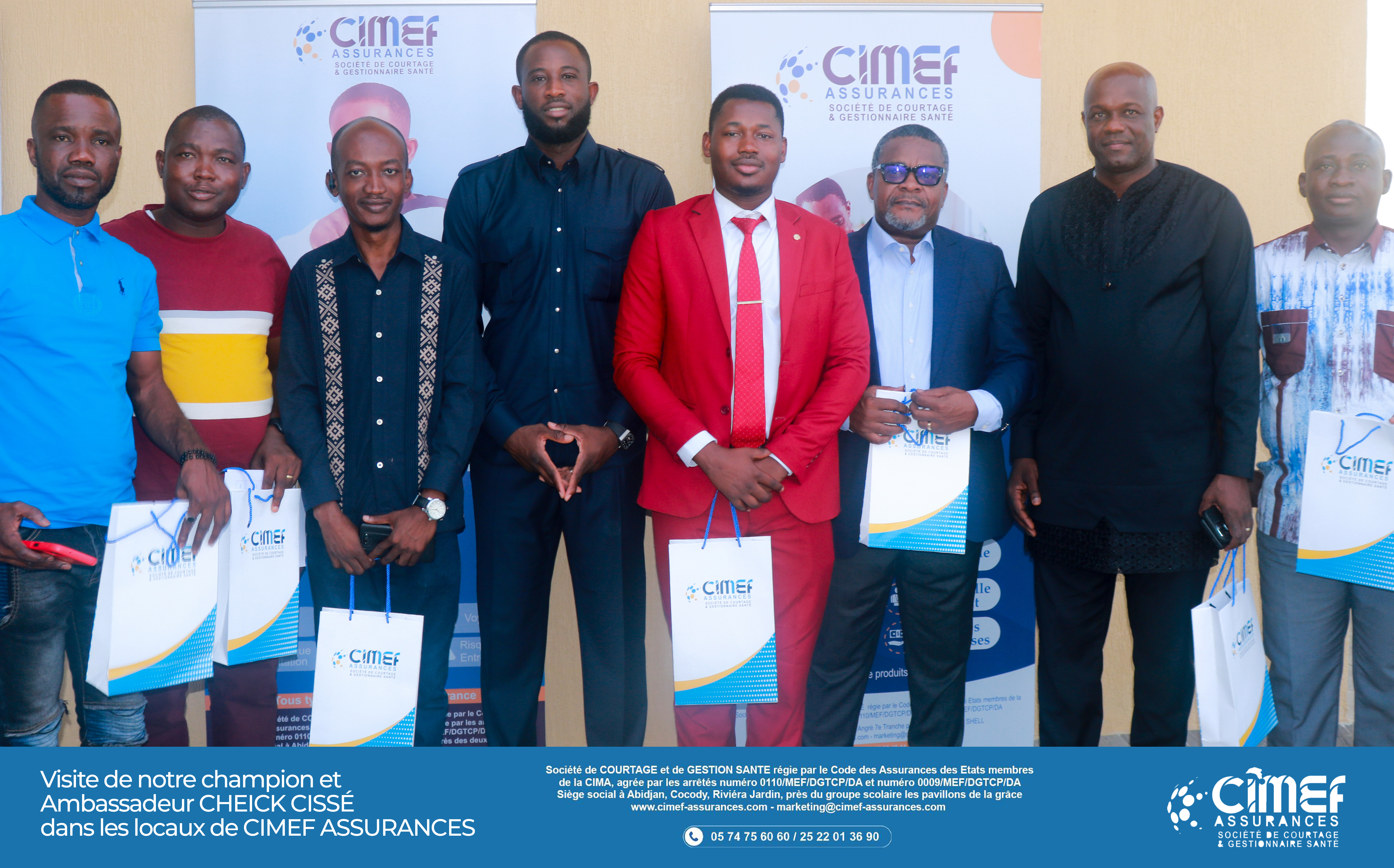 VISITE-DES-LOCAUX-DE-CIMEF-ASSURANCES-PAR-NOTRE-BRAND-AMBASSADEUR-CHEICK-CISSE-CHAMPION-DU-MONDE-DE-TAEKWONDO